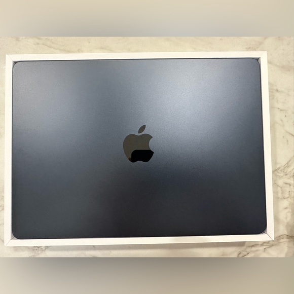 2023 max book air 13.3 in apple 256 GB space grey - Picture 4 of 4